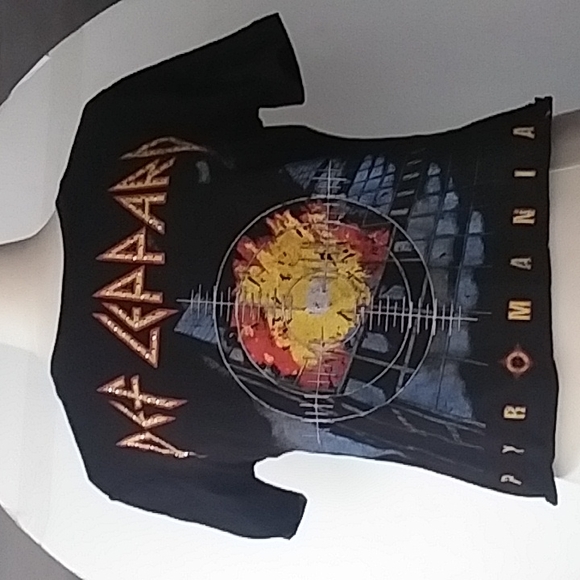 Def Leppard Tops - Def Leppard Pyromania T Shirt Cropped